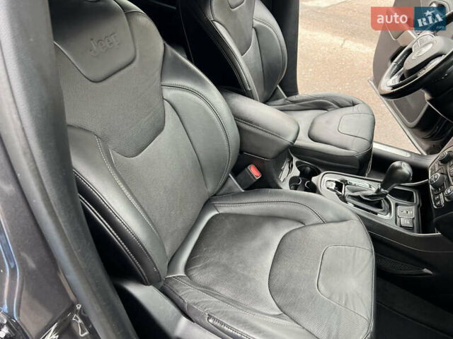 Сірий Джип Cherokee, об'ємом двигуна 3.2 л та пробігом 121 тис. км за 17800 $, фото 39 на Automoto.ua