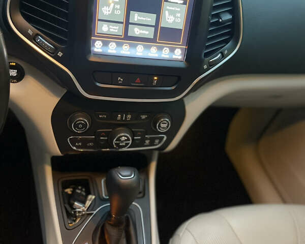 Серый Джип Чероки, объемом двигателя 1.99 л и пробегом 122 тыс. км за 17900 $, фото 16 на Automoto.ua