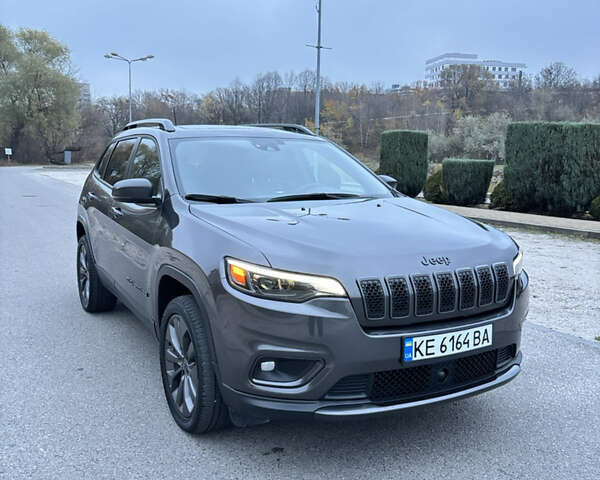 Серый Джип Чероки, объемом двигателя 3.24 л и пробегом 43 тыс. км за 21800 $, фото 2 на Automoto.ua