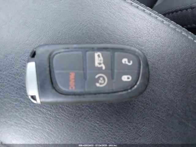 Сірий Джип Cherokee, об'ємом двигуна 0 л та пробігом 33 тис. км за 4250 $, фото 9 на Automoto.ua