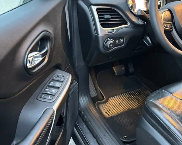 Серый Джип Чероки, объемом двигателя 3.24 л и пробегом 43 тыс. км за 21800 $, фото 11 на Automoto.ua