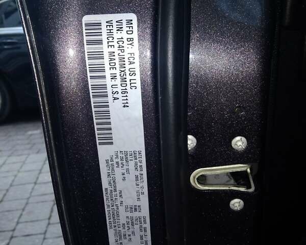 Серый Джип Чероки, объемом двигателя 3.2 л и пробегом 72 тыс. км за 18000 $, фото 2 на Automoto.ua