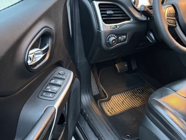 Серый Джип Чероки, объемом двигателя 3.2 л и пробегом 43 тыс. км за 21800 $, фото 10 на Automoto.ua