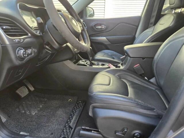 Сірий Джип Cherokee, об'ємом двигуна 2.4 л та пробігом 74 тис. км за 11000 $, фото 4 на Automoto.ua
