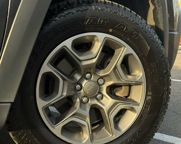 Серый Джип Чероки, объемом двигателя 3.24 л и пробегом 124 тыс. км за 18900 $, фото 31 на Automoto.ua