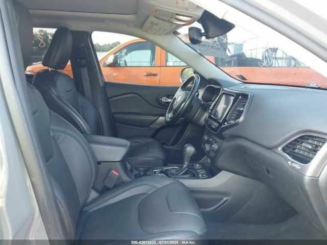 Сірий Джип Cherokee, об'ємом двигуна 0 л та пробігом 33 тис. км за 4250 $, фото 4 на Automoto.ua
