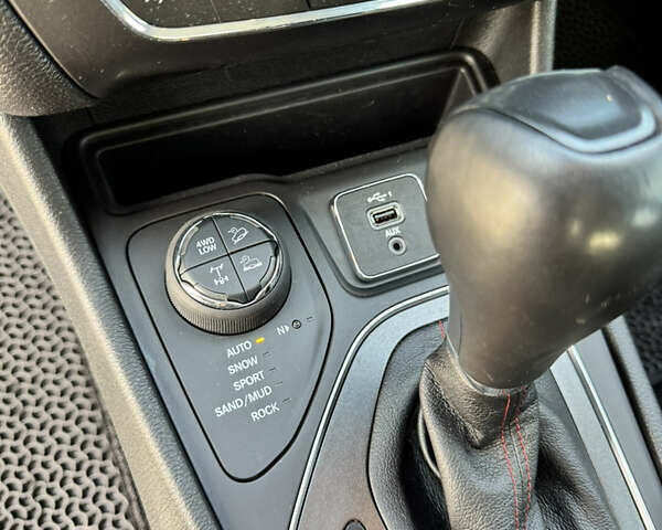 Серый Джип Чероки, объемом двигателя 3.24 л и пробегом 124 тыс. км за 18900 $, фото 22 на Automoto.ua