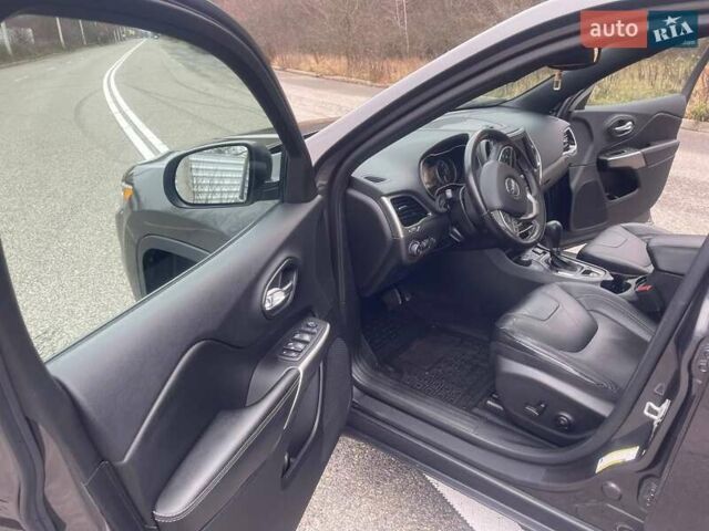 Сірий Джип Cherokee, об'ємом двигуна 3.24 л та пробігом 99 тис. км за 20500 $, фото 5 на Automoto.ua