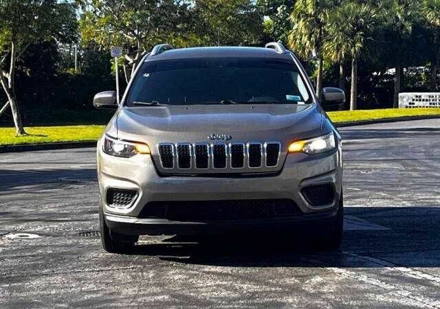 Сірий Джип Cherokee, об'ємом двигуна 2.4 л та пробігом 32 тис. км за 4200 $, фото 5 на Automoto.ua