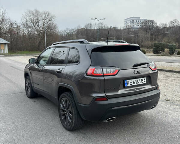 Сірий Джип Cherokee, об'ємом двигуна 3.24 л та пробігом 43 тис. км за 19199 $, фото 3 на Automoto.ua