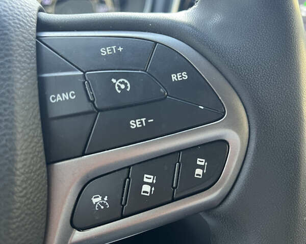 Джип Чероки 2021 в Броварах на Automoto.ua Серый Джип Чероки, объемом двигателя 3.24 л и пробегом 117 тыс. км за 20300 $, фото 2 на Automoto.ua