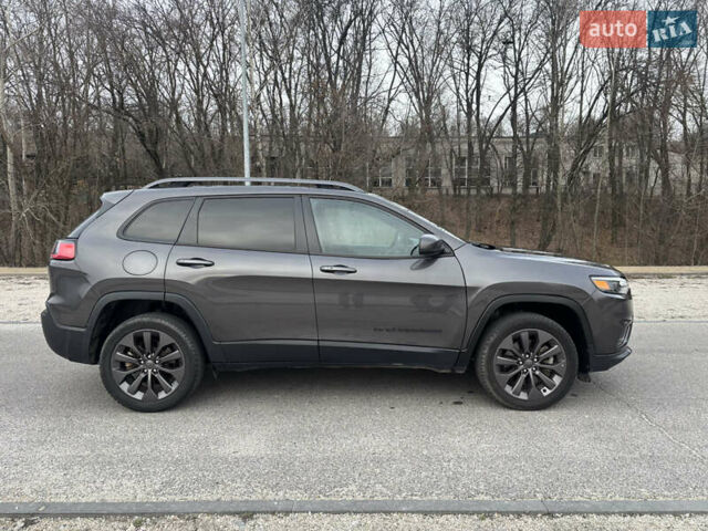 Сірий Джип Cherokee, об'ємом двигуна 3.24 л та пробігом 43 тис. км за 19199 $, фото 6 на Automoto.ua