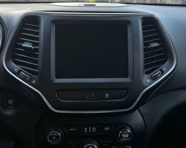 Сірий Джип Cherokee, об'ємом двигуна 3.24 л та пробігом 17 тис. км за 22950 $, фото 45 на Automoto.ua