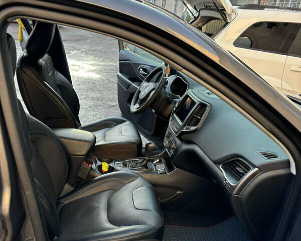 Серый Джип Чероки, объемом двигателя 3.24 л и пробегом 33 тыс. км за 19800 $, фото 24 на Automoto.ua