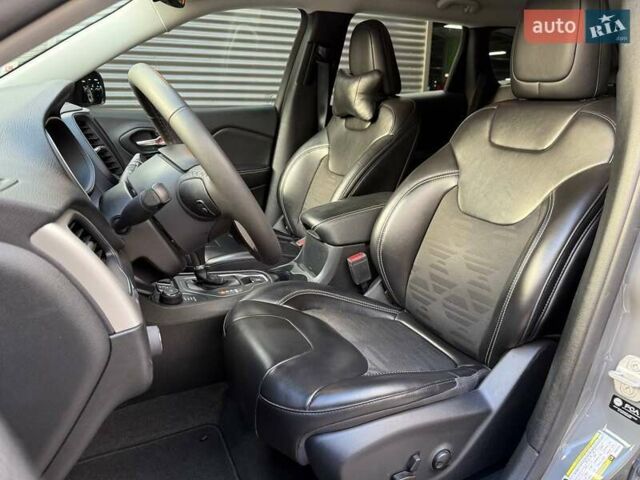 Серый Джип Чероки, объемом двигателя 3.24 л и пробегом 58 тыс. км за 23990 $, фото 10 на Automoto.ua