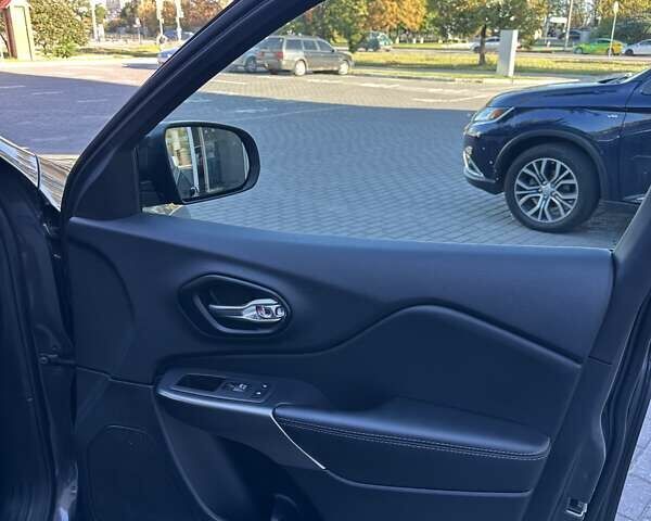 Серый Джип Чероки, объемом двигателя 3.2 л и пробегом 49 тыс. км за 22500 $, фото 17 на Automoto.ua