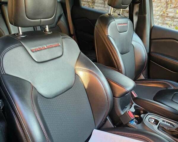 Серый Джип Чероки, объемом двигателя 3.24 л и пробегом 43 тыс. км за 27000 $, фото 2 на Automoto.ua