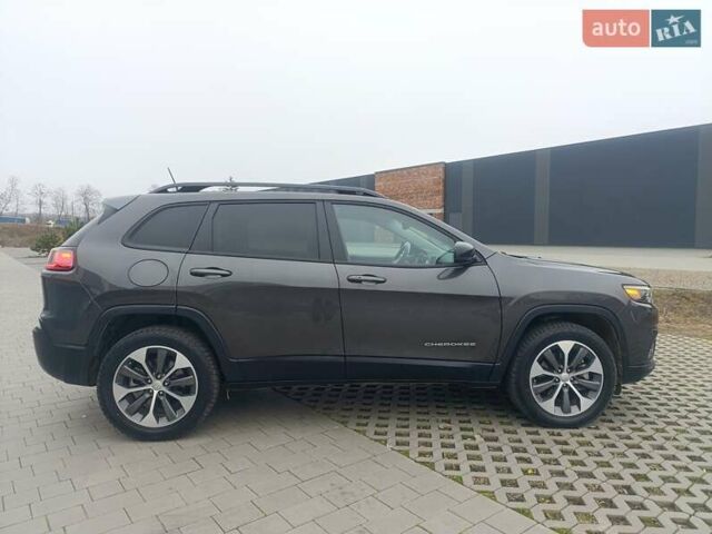 Серый Джип Чероки, объемом двигателя 3.24 л и пробегом 82 тыс. км за 28000 $, фото 4 на Automoto.ua