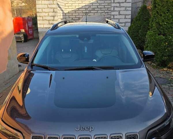 Серый Джип Чероки, объемом двигателя 3.24 л и пробегом 43 тыс. км за 27000 $, фото 3 на Automoto.ua