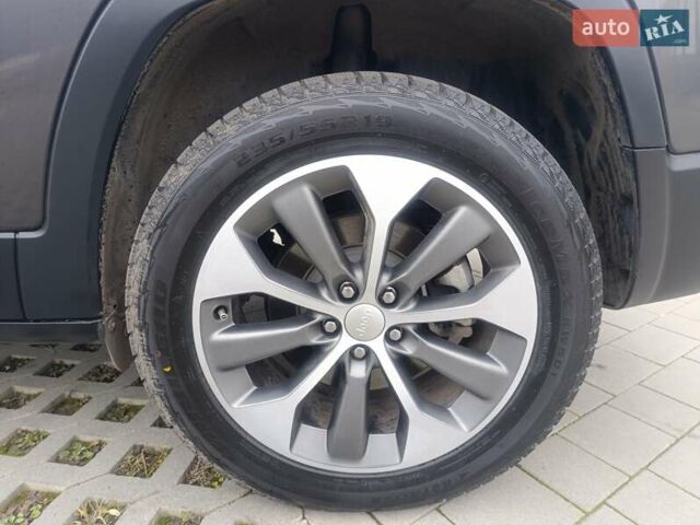 Серый Джип Чероки, объемом двигателя 3.24 л и пробегом 82 тыс. км за 28000 $, фото 38 на Automoto.ua