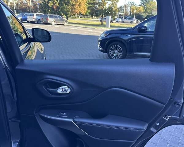 Серый Джип Чероки, объемом двигателя 3.2 л и пробегом 49 тыс. км за 22500 $, фото 19 на Automoto.ua