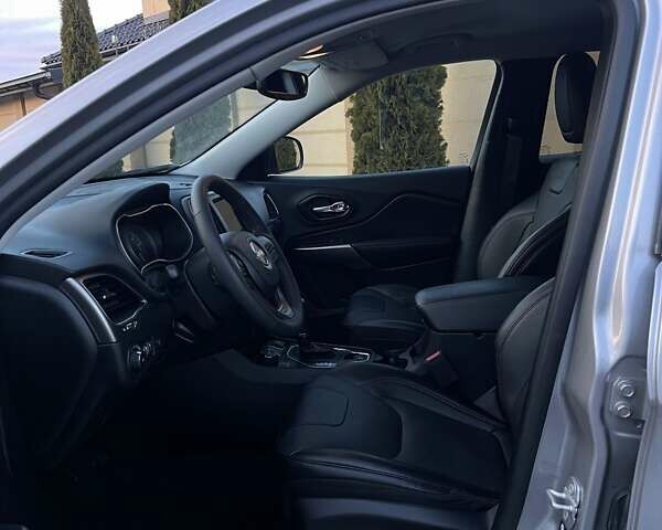 Сірий Джип Cherokee, об'ємом двигуна 3.24 л та пробігом 17 тис. км за 22950 $, фото 31 на Automoto.ua