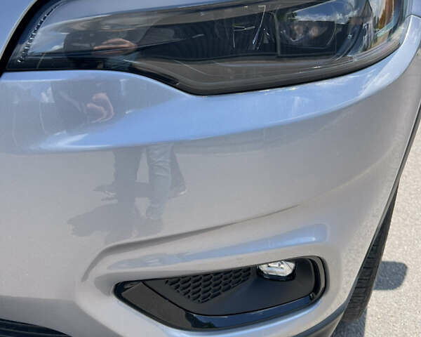 Сірий Джип Cherokee, об'ємом двигуна 3.2 л та пробігом 93 тис. км за 18900 $, фото 2 на Automoto.ua