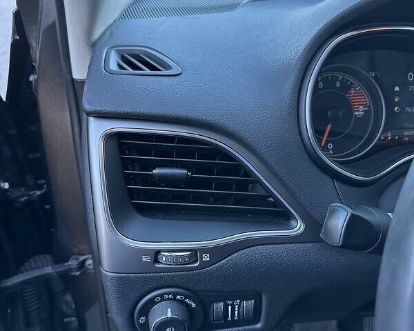 Серый Джип Чероки, объемом двигателя 3.2 л и пробегом 49 тыс. км за 22500 $, фото 28 на Automoto.ua