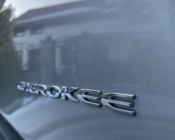 Сірий Джип Cherokee, об'ємом двигуна 3.24 л та пробігом 17 тис. км за 22950 $, фото 28 на Automoto.ua