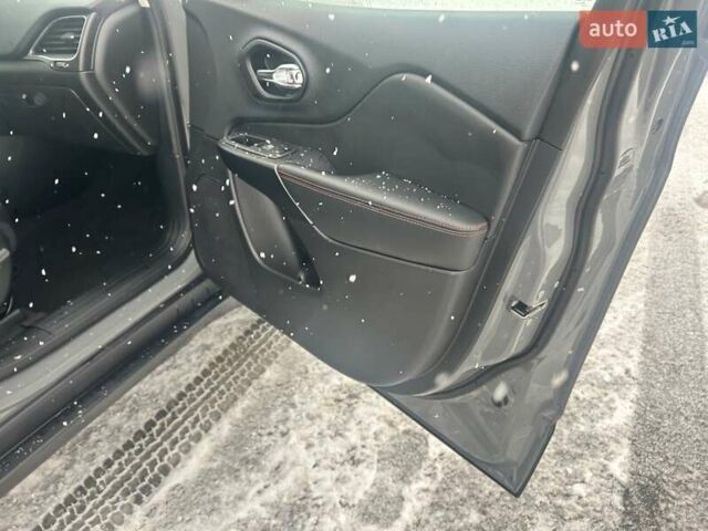 Серый Джип Чероки, объемом двигателя 3.24 л и пробегом 22 тыс. км за 25000 $, фото 8 на Automoto.ua