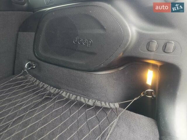 Серый Джип Чероки, объемом двигателя 3.24 л и пробегом 82 тыс. км за 28000 $, фото 31 на Automoto.ua