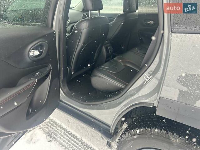 Серый Джип Чероки, объемом двигателя 3.24 л и пробегом 22 тыс. км за 25000 $, фото 10 на Automoto.ua