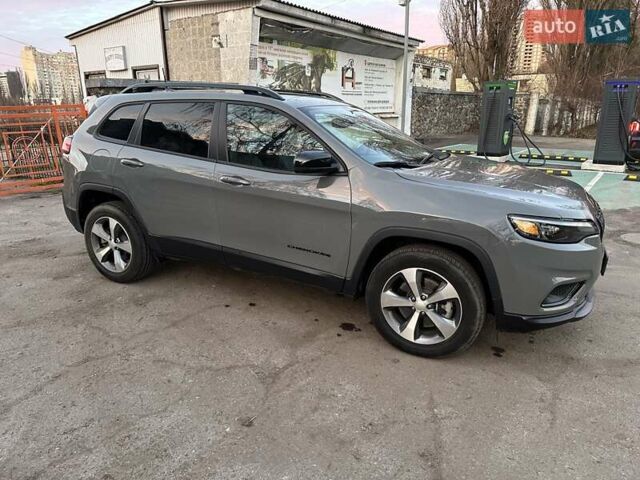 Сірий Джип Cherokee, об'ємом двигуна 3.24 л та пробігом 55 тис. км за 21800 $, фото 6 на Automoto.ua