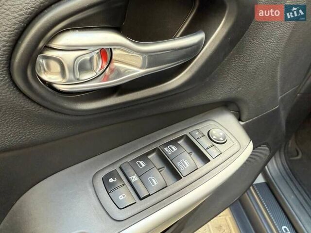 Серый Джип Чероки, объемом двигателя 3.24 л и пробегом 58 тыс. км за 23990 $, фото 14 на Automoto.ua