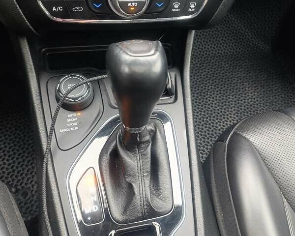 Серый Джип Чероки, объемом двигателя 3.24 л и пробегом 82 тыс. км за 28000 $, фото 12 на Automoto.ua