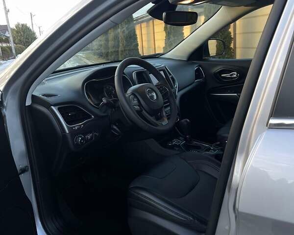 Сірий Джип Cherokee, об'ємом двигуна 3.24 л та пробігом 17 тис. км за 22950 $, фото 33 на Automoto.ua