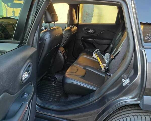 Серый Джип Чероки, объемом двигателя 3.24 л и пробегом 43 тыс. км за 27000 $, фото 13 на Automoto.ua