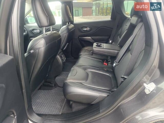 Серый Джип Чероки, объемом двигателя 3.24 л и пробегом 82 тыс. км за 28000 $, фото 19 на Automoto.ua