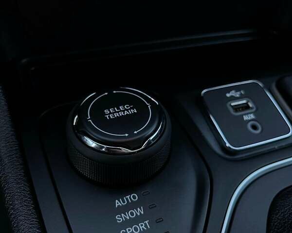Сірий Джип Cherokee, об'ємом двигуна 3.24 л та пробігом 17 тис. км за 22950 $, фото 43 на Automoto.ua