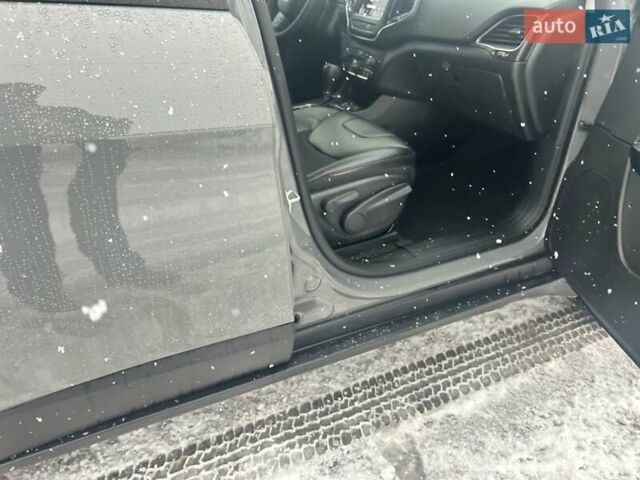 Серый Джип Чероки, объемом двигателя 3.24 л и пробегом 22 тыс. км за 25000 $, фото 9 на Automoto.ua