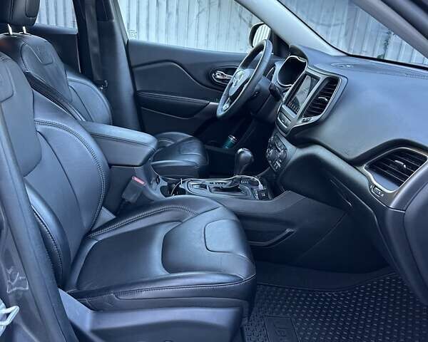 Серый Джип Чероки, объемом двигателя 3.2 л и пробегом 49 тыс. км за 22500 $, фото 21 на Automoto.ua