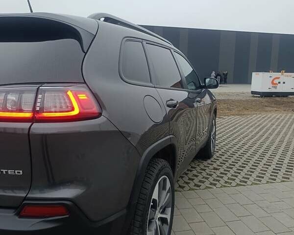 Серый Джип Чероки, объемом двигателя 3.24 л и пробегом 82 тыс. км за 28000 $, фото 6 на Automoto.ua