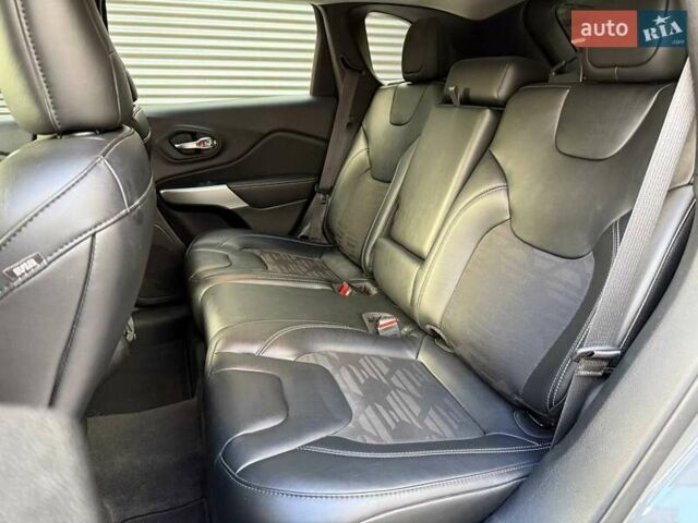 Серый Джип Чероки, объемом двигателя 3.24 л и пробегом 58 тыс. км за 23990 $, фото 11 на Automoto.ua