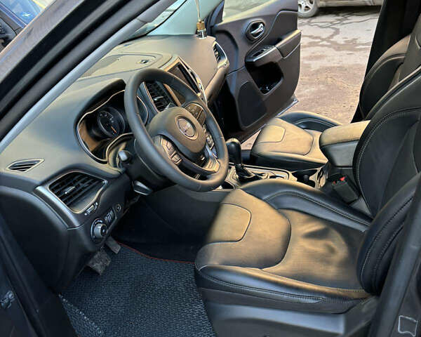 Серый Джип Чероки, объемом двигателя 3.24 л и пробегом 33 тыс. км за 19800 $, фото 20 на Automoto.ua