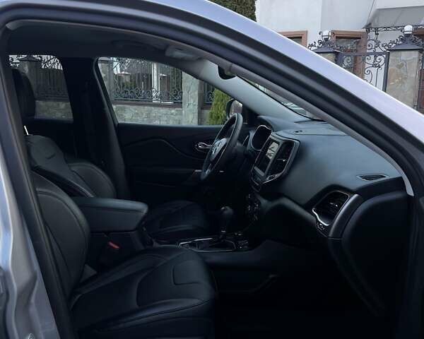 Сірий Джип Cherokee, об'ємом двигуна 3.24 л та пробігом 17 тис. км за 22950 $, фото 38 на Automoto.ua