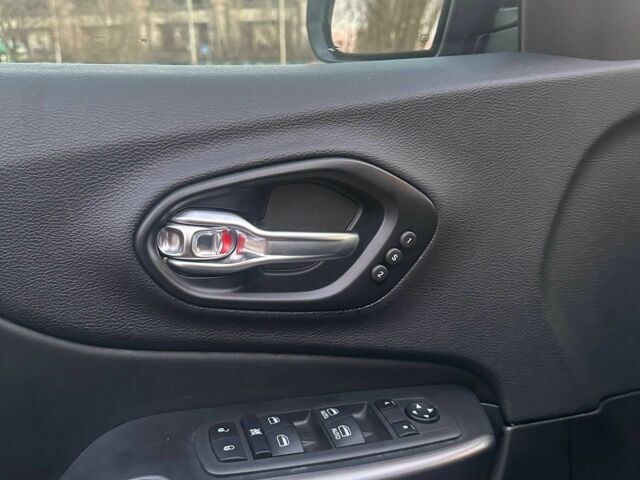 Серый Джип Чероки, объемом двигателя 3.2 л и пробегом 55 тыс. км за 21800 $, фото 11 на Automoto.ua