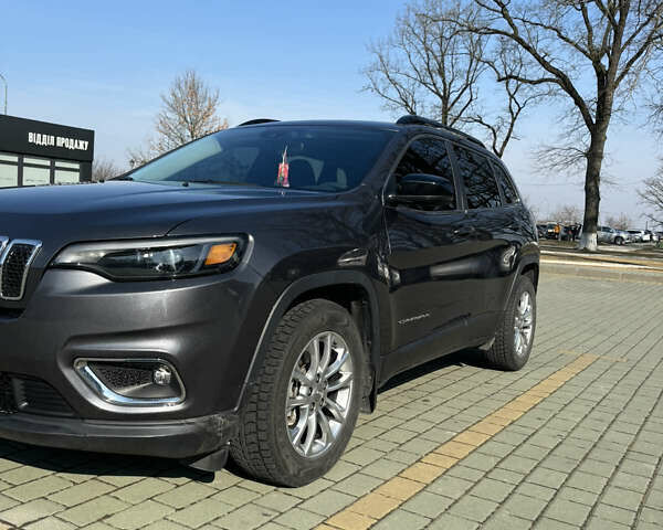 Серый Джип Чероки, объемом двигателя 3.24 л и пробегом 33 тыс. км за 19800 $, фото 1 на Automoto.ua