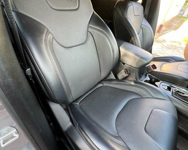 Сірий Джип Cherokee, об'ємом двигуна 3.2 л та пробігом 93 тис. км за 19999 $, фото 50 на Automoto.ua
