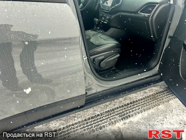 Сірий Джип Cherokee, об'ємом двигуна 3.2 л та пробігом 22 тис. км за 25200 $, фото 10 на Automoto.ua