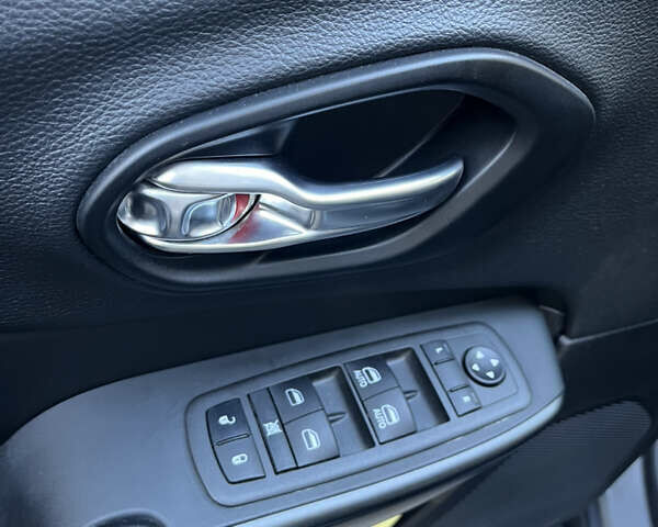 Серый Джип Чероки, объемом двигателя 3.24 л и пробегом 114 тыс. км за 23700 $, фото 11 на Automoto.ua